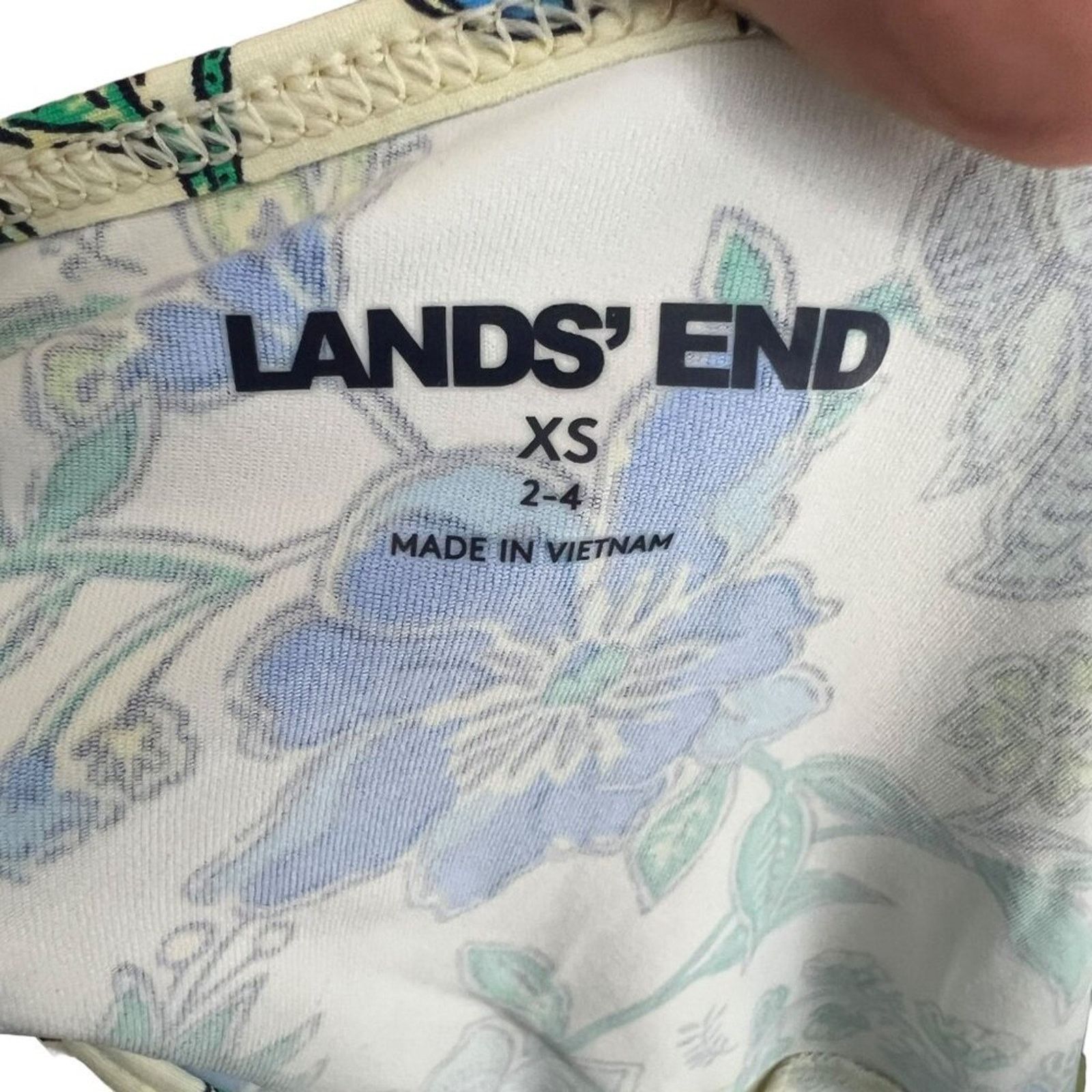 Lands' End Lands' End Print UPF 50 Rash Guard Lotus Floral Gingham XS Size XS / US 0-2 / IT 36-38 - 4 Thumbnail