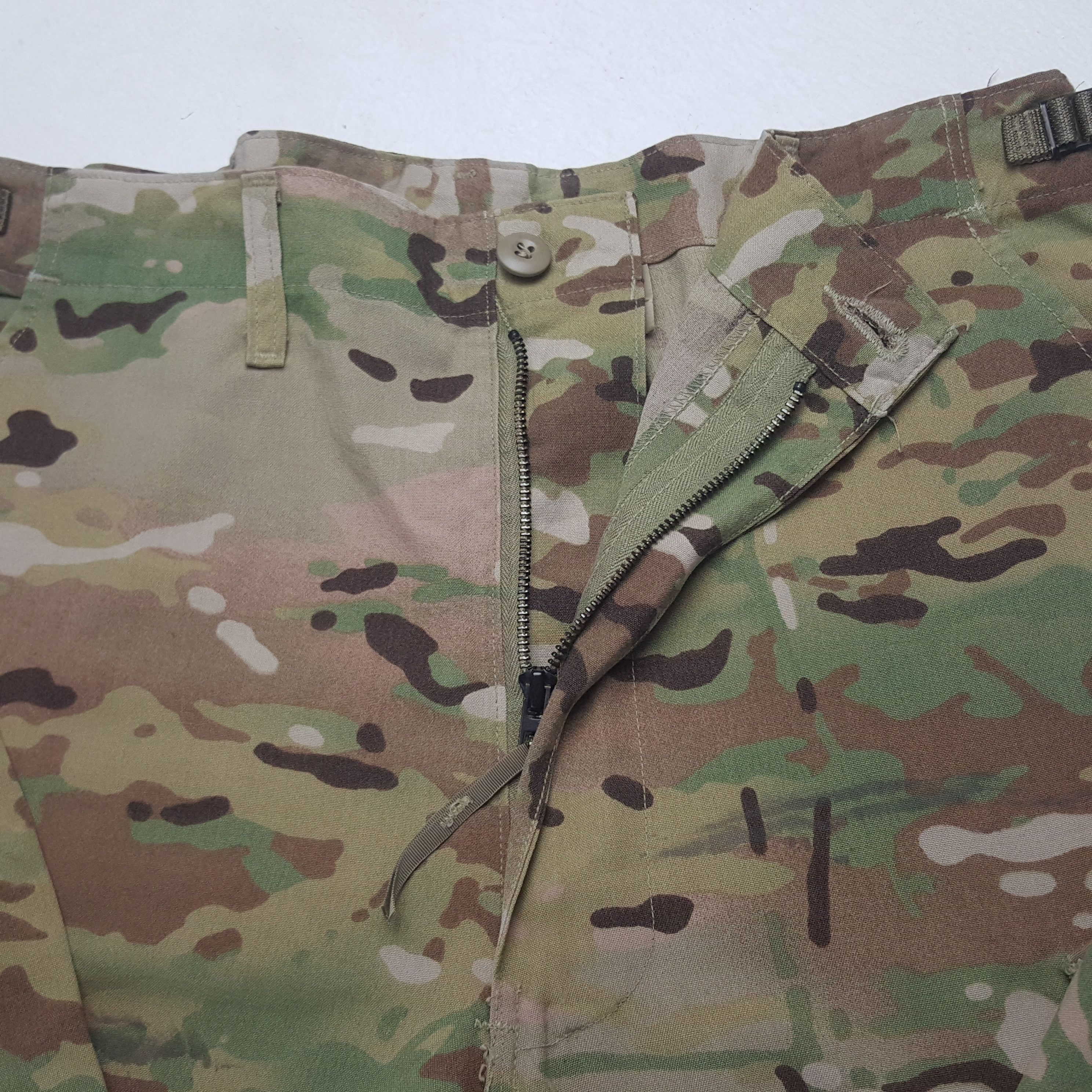 Vintage Vintage Military Camo Cargo Style Pants Size US 33 - 12 Thumbnail