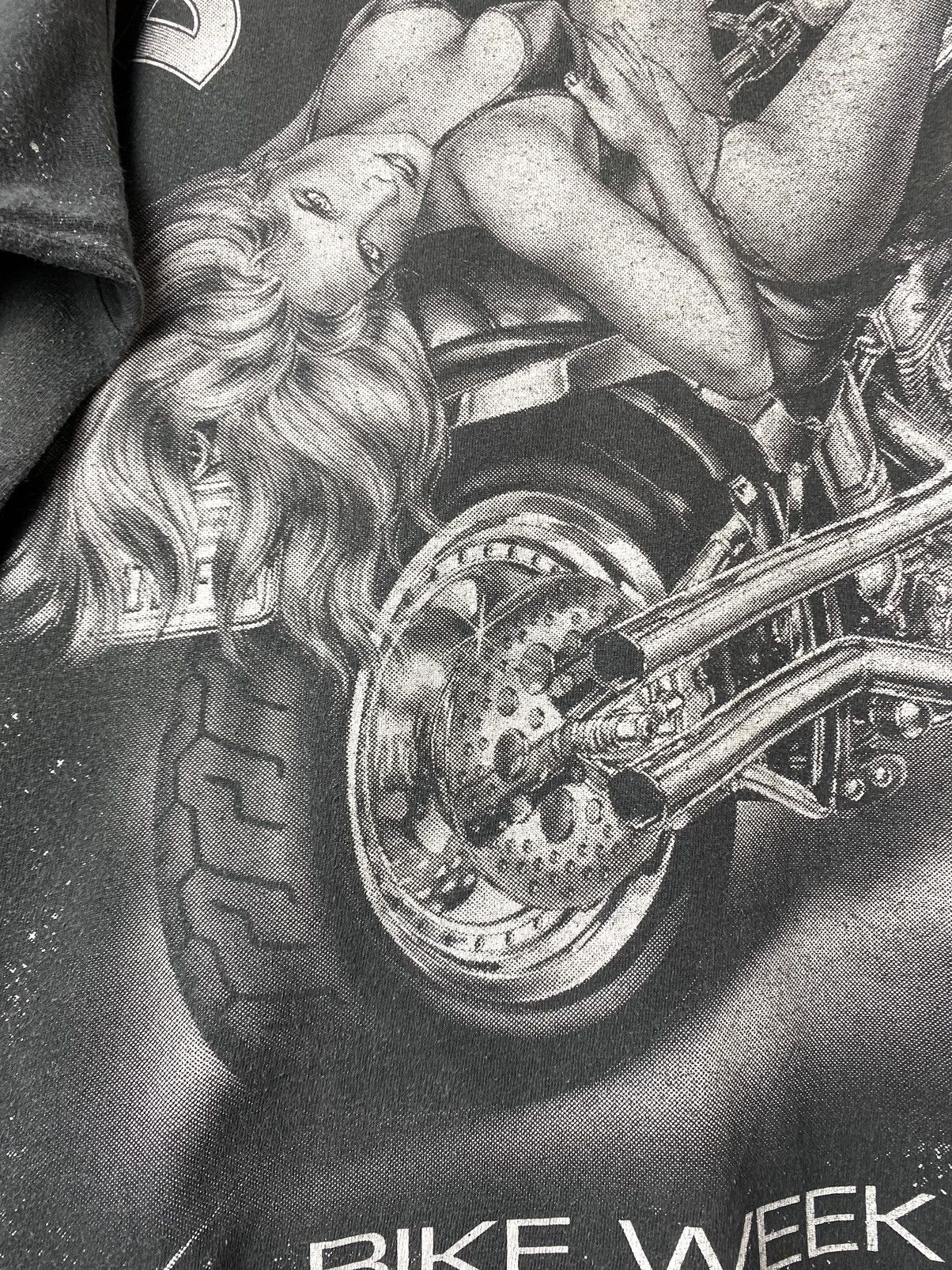 Band Tees 🔥 Vintage 1995 3D Emblem Daytona Bitch Bike Week T Shirt Size US XL / EU 56 / 4 - 13 Thumbnail