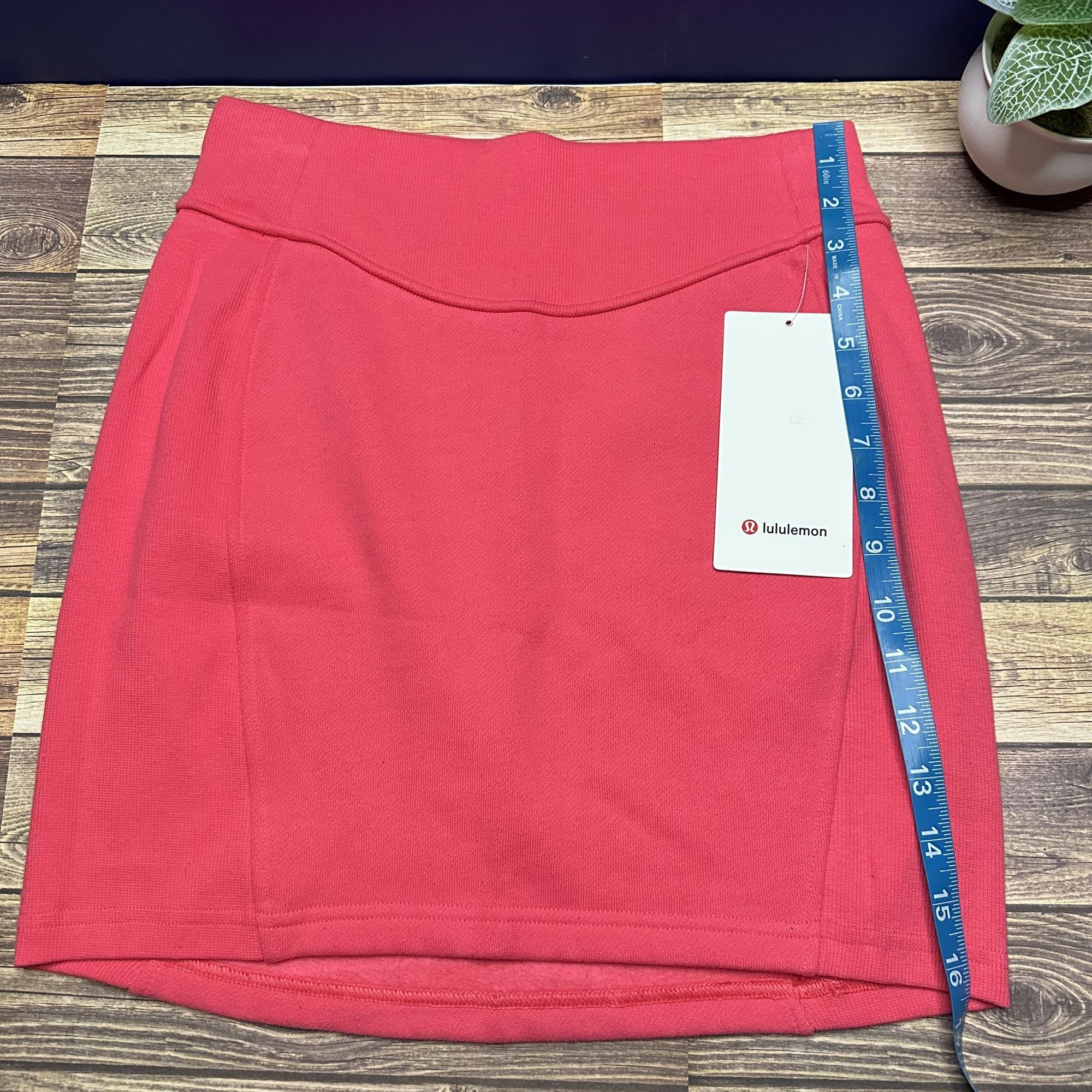 Lululemon Lululemon Scuba High Rise Mini Skirt NWT Size Small (GLZP) Size 28" / US 6 / IT 42 - 6 Thumbnail