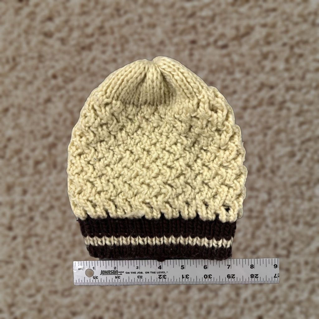 Vintage VINTAGE Beanie Toque Womens One Size Ivory Knit Crochet 100% Acrylic Winter Ski - Beanie, Ivory, Womens, One Size, Knit, Crochet, Ski Theme Size ONE SIZE - 1 Thumbnail