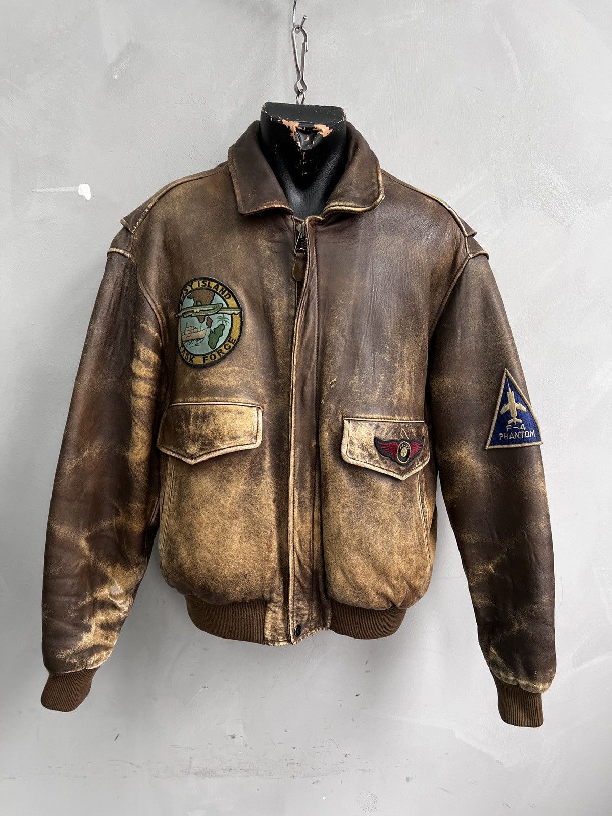 Leonard Paris Avirex style distressed true vintage leather bomber jacket Size US M / EU 48-50 / 2 - 1 Thumbnail