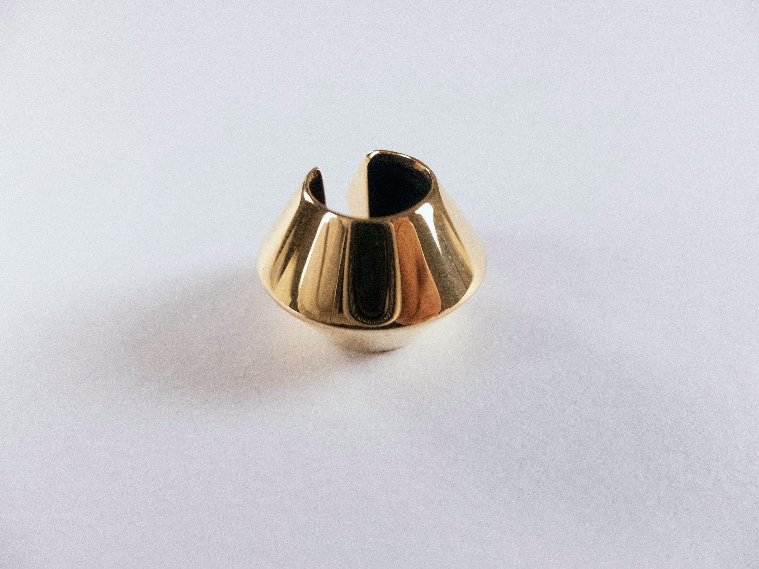 Alexander McQueen ALEXANDER MCQUEEN gold tone hexagonal metal ear cuff q Size ONE SIZE - 3 Thumbnail