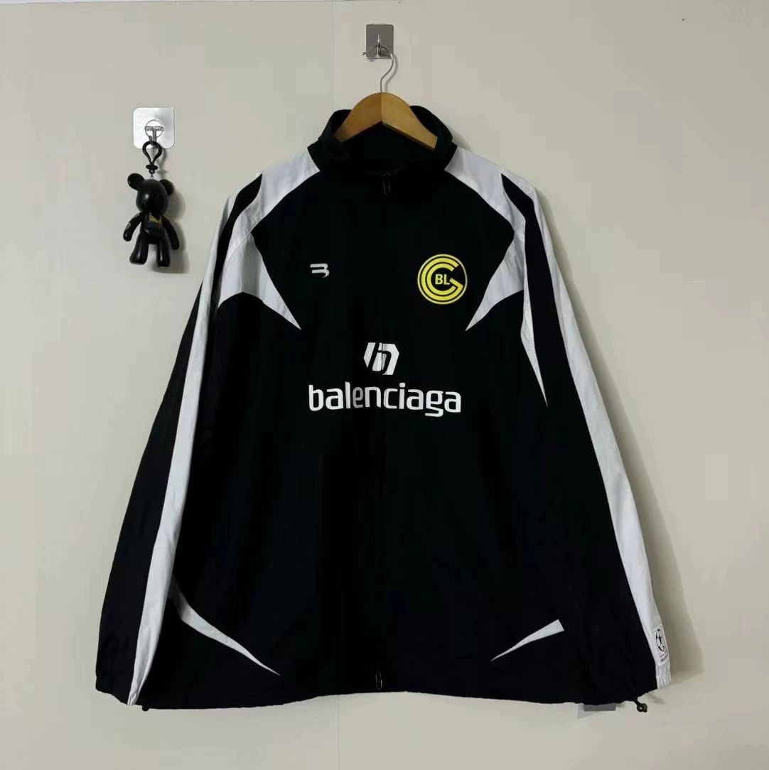 Balenciaga Balenciaga football jacket Size US M / EU 48-50 / 2 - 1 Thumbnail