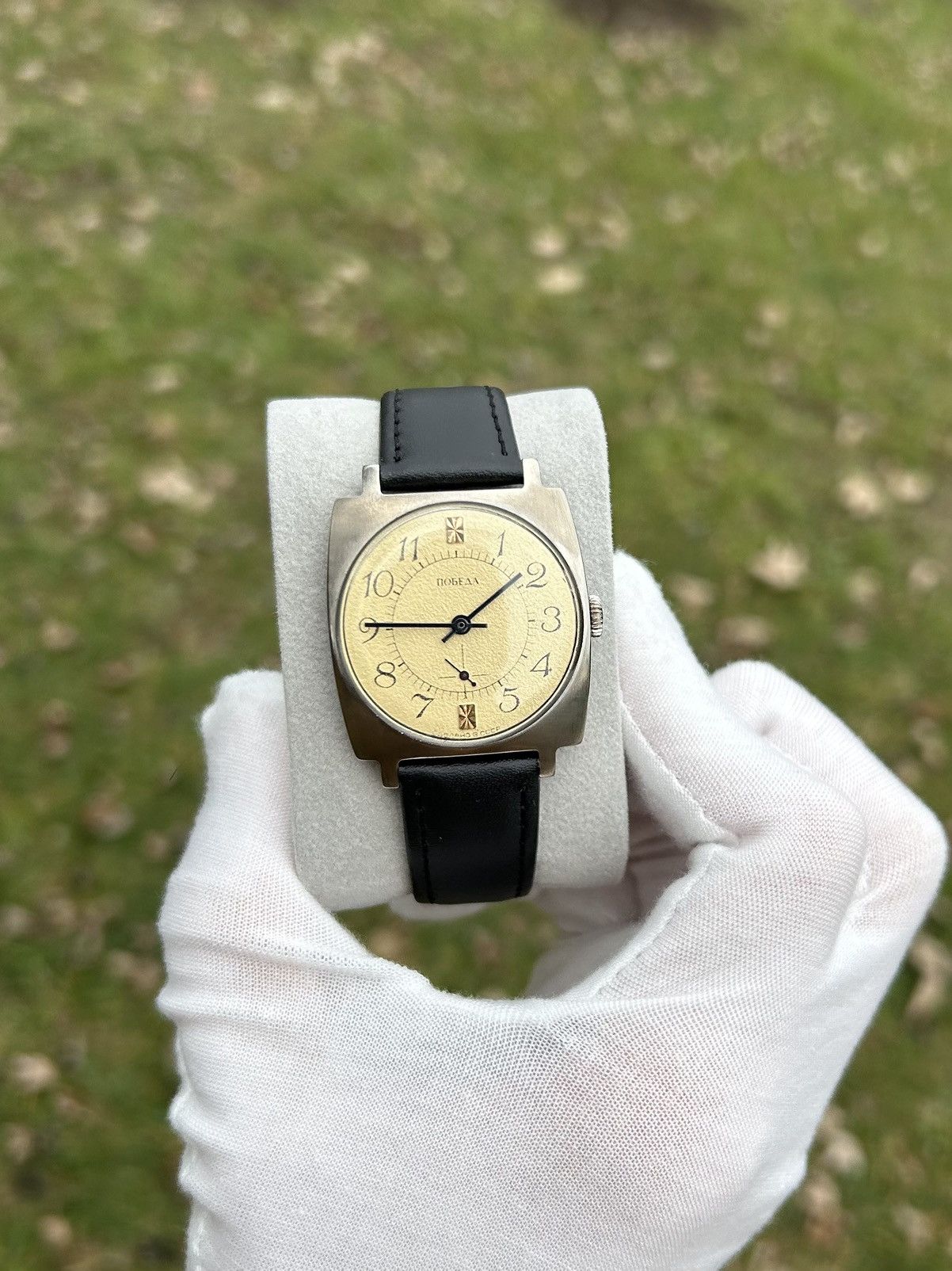 Vintage Vintage Watch Pobeda Soviet USSR Mechanical Wristwatch 1980s Size ONE SIZE - 3 Thumbnail