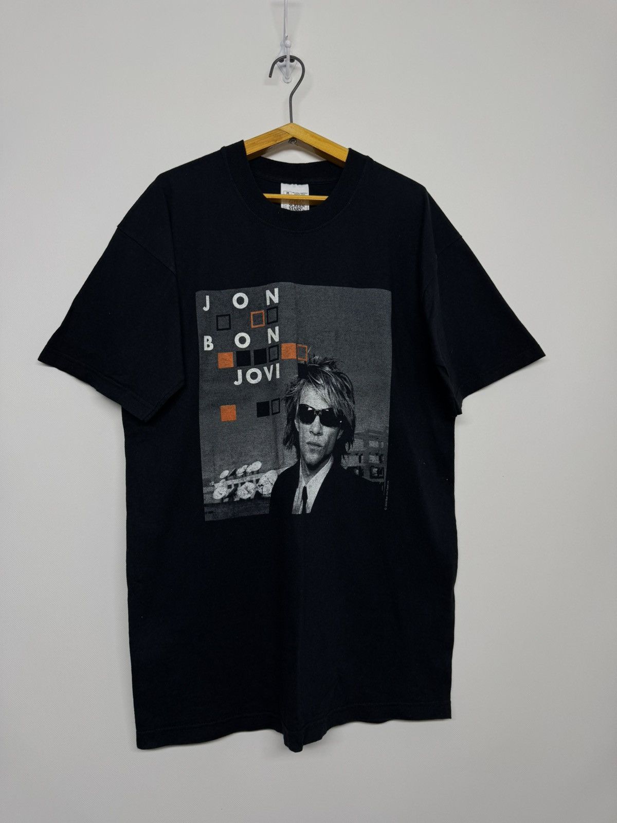 Vintage Vintage Bon Jovi 2000 year tour t-shirt Size US M / EU 48-50 / 2 - 6 Thumbnail