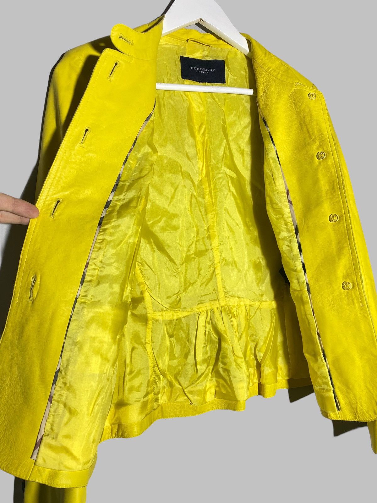 Burberry Vintage Burberry London Yellow Women’s Leather Jacket Size M / US 6-8 / IT 42-44 - 21 Thumbnail