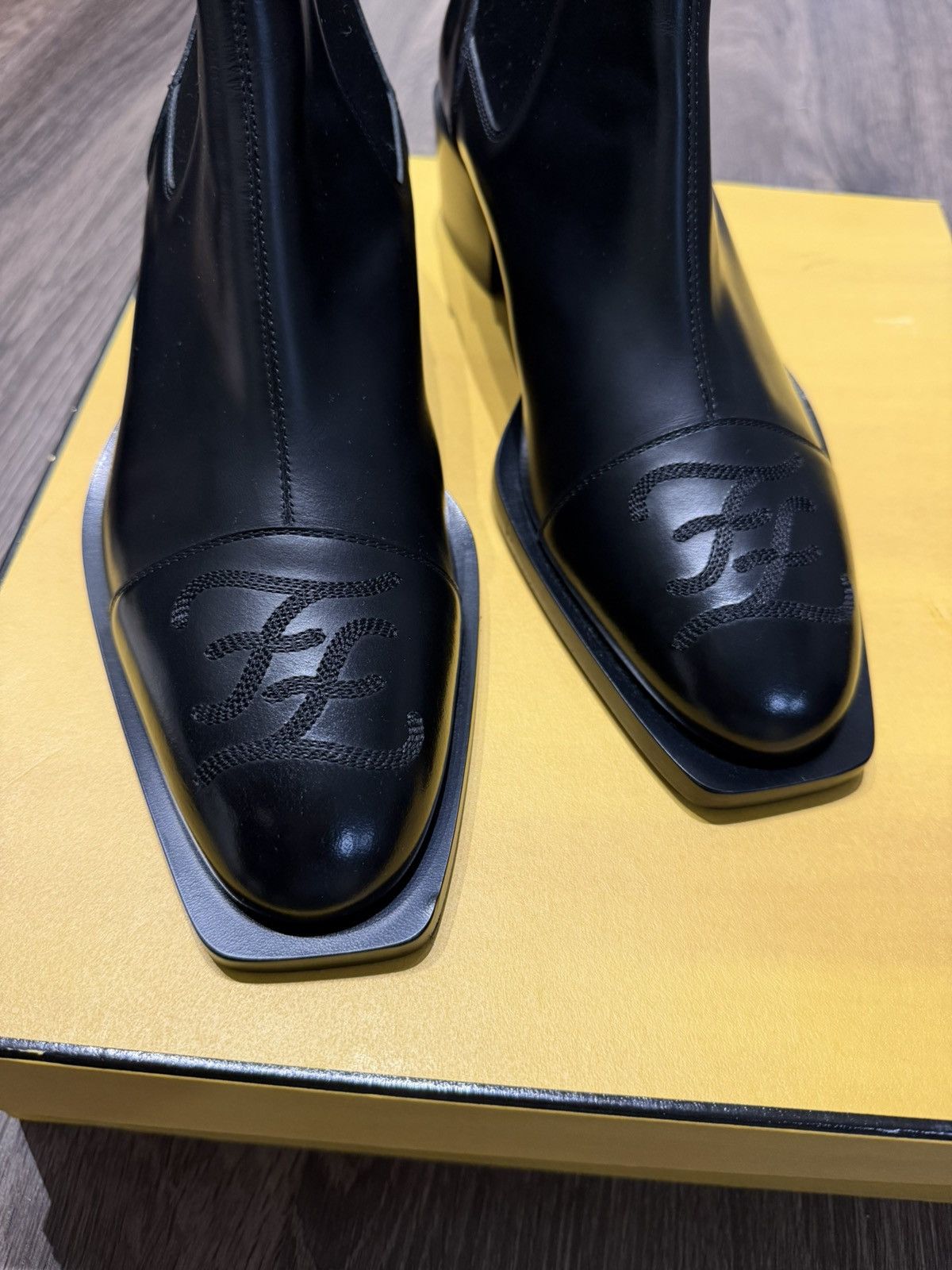 Fendi FENDI (Chelsea Boots) Size US 9 / EU 42 - 7 Thumbnail
