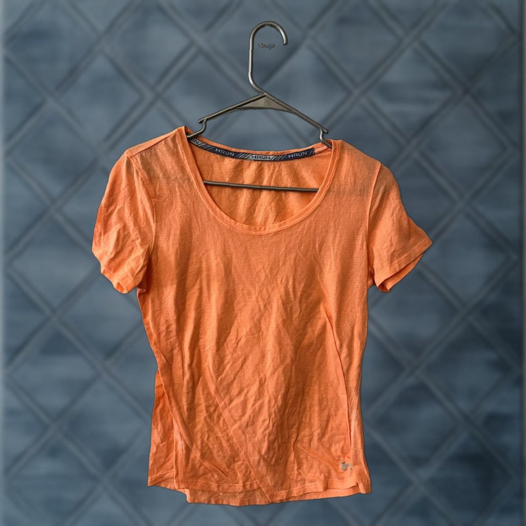 Under Armour VINTAGE Under Armour Shirt Athletic Women XS Orange Crew Neck Running Heat Gear T-Shirt Womens XS Orange Running Gear Size XS / US 0-2 / IT 36-38 - 1 Thumbnail
