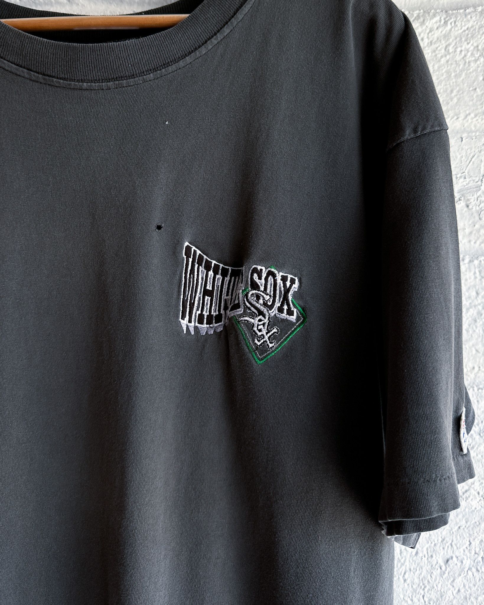 Vintage Vintage 90s Chicago White Sox Baseball T Shirt XL MLB Faded Size US XL / EU 56 / 4 - 2 Thumbnail