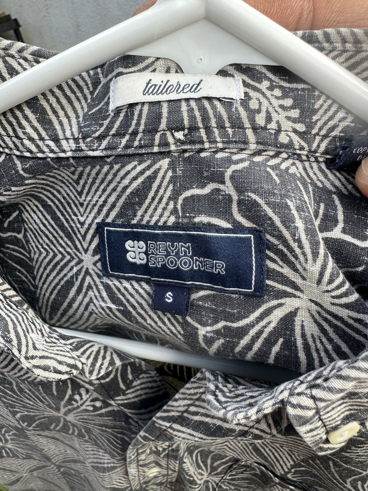 Reyn Spooner PreOwned Reyn Spooner Tailored Hawaiian Print Gray Men's S Size US S / EU 44-46 / 1 - 4 Thumbnail