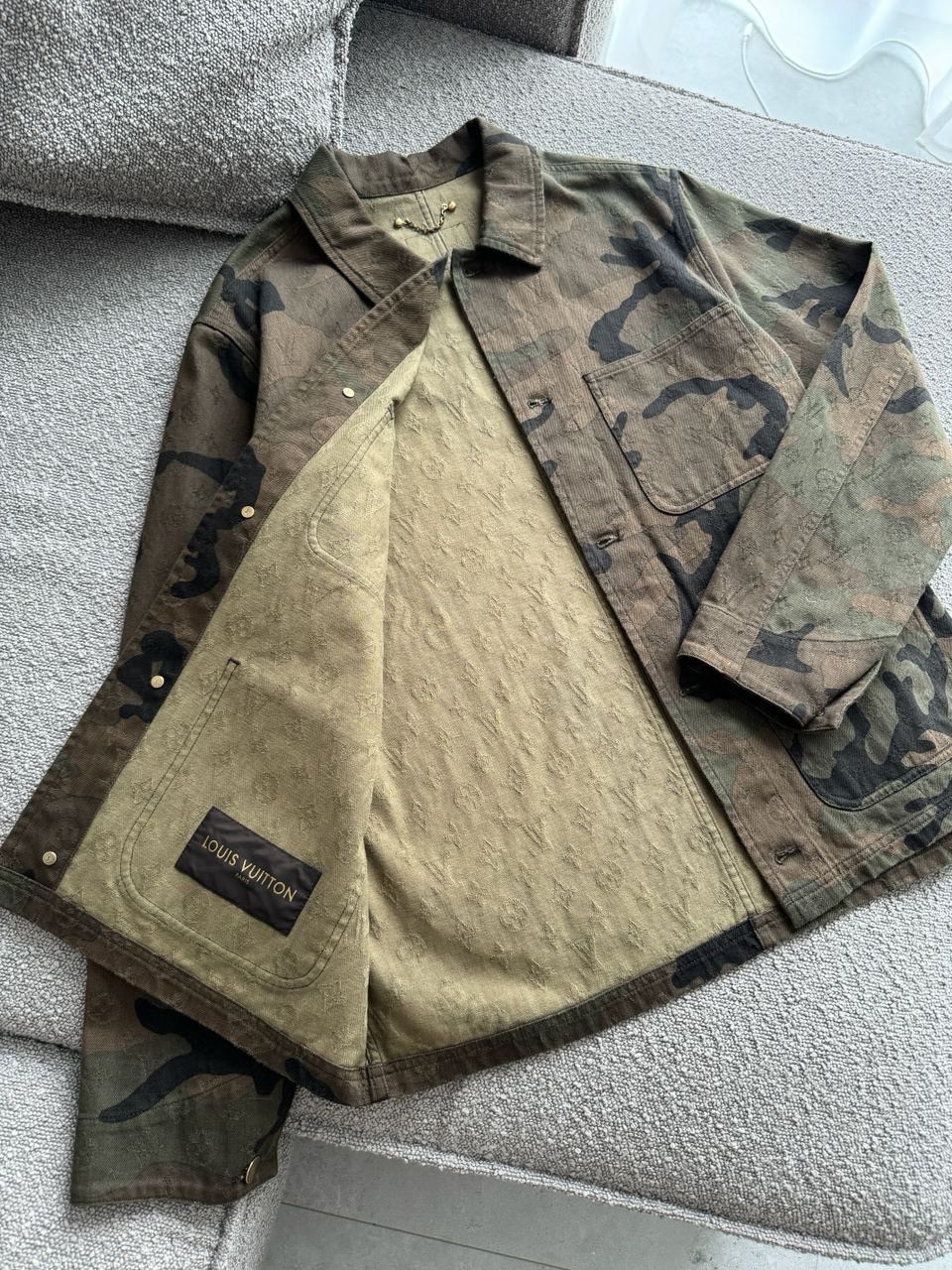 Louis Vuitton × Supreme LOUIS VUITTON x SUPREME CAMO MONOGRAM DENIM TRUCKER JACKET Size US S / EU 44-46 / 1 - 12 Thumbnail