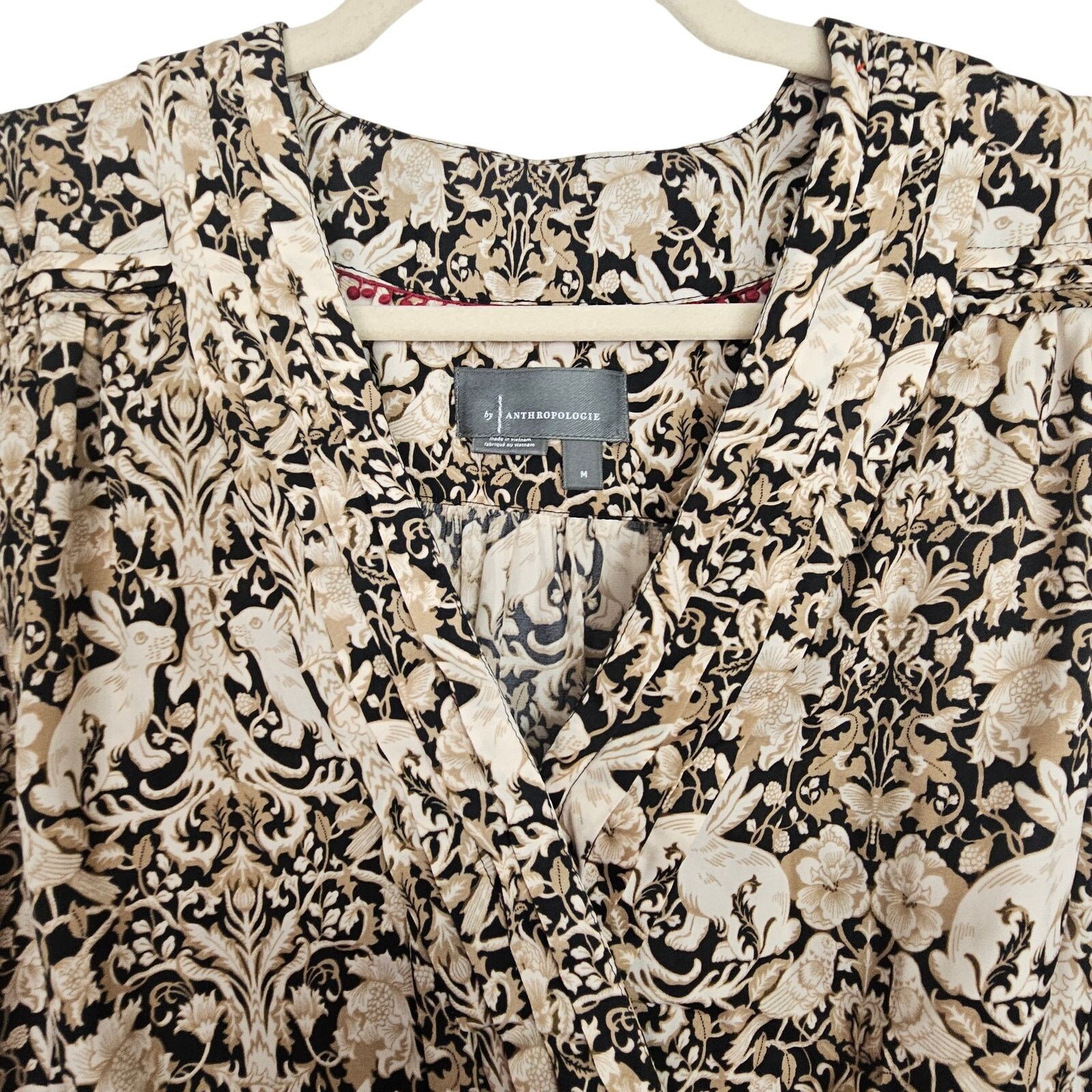 Anthropologie Anthropologie Womens Floral Rabbit Print Surplice Top Sz M Size M / US 6-8 / IT 42-44 - 2 Thumbnail