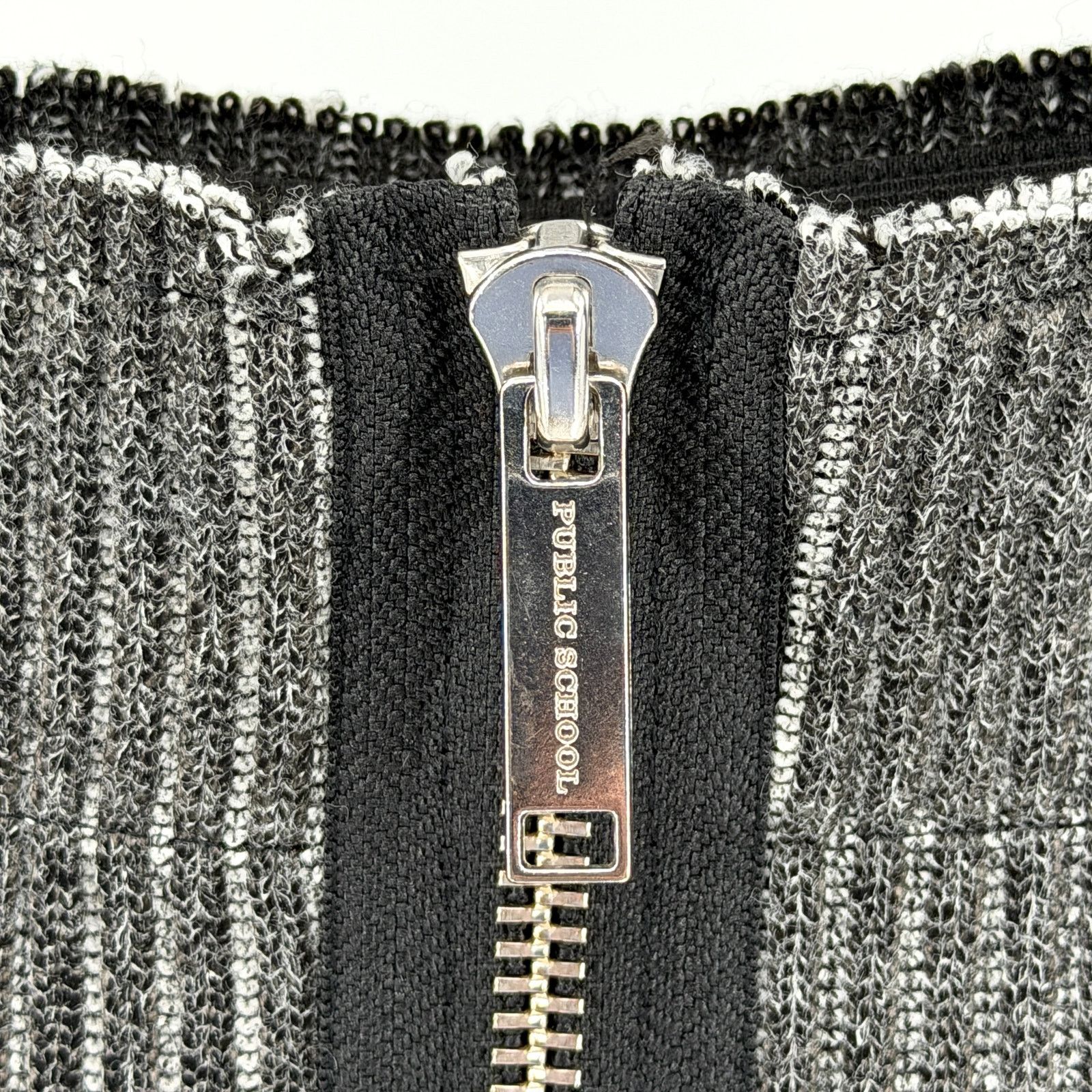Public School Public School New York Grey Ribbed Knit Zip Front Mini Skirt Size 28" / US 6 / IT 42 - 2 Thumbnail