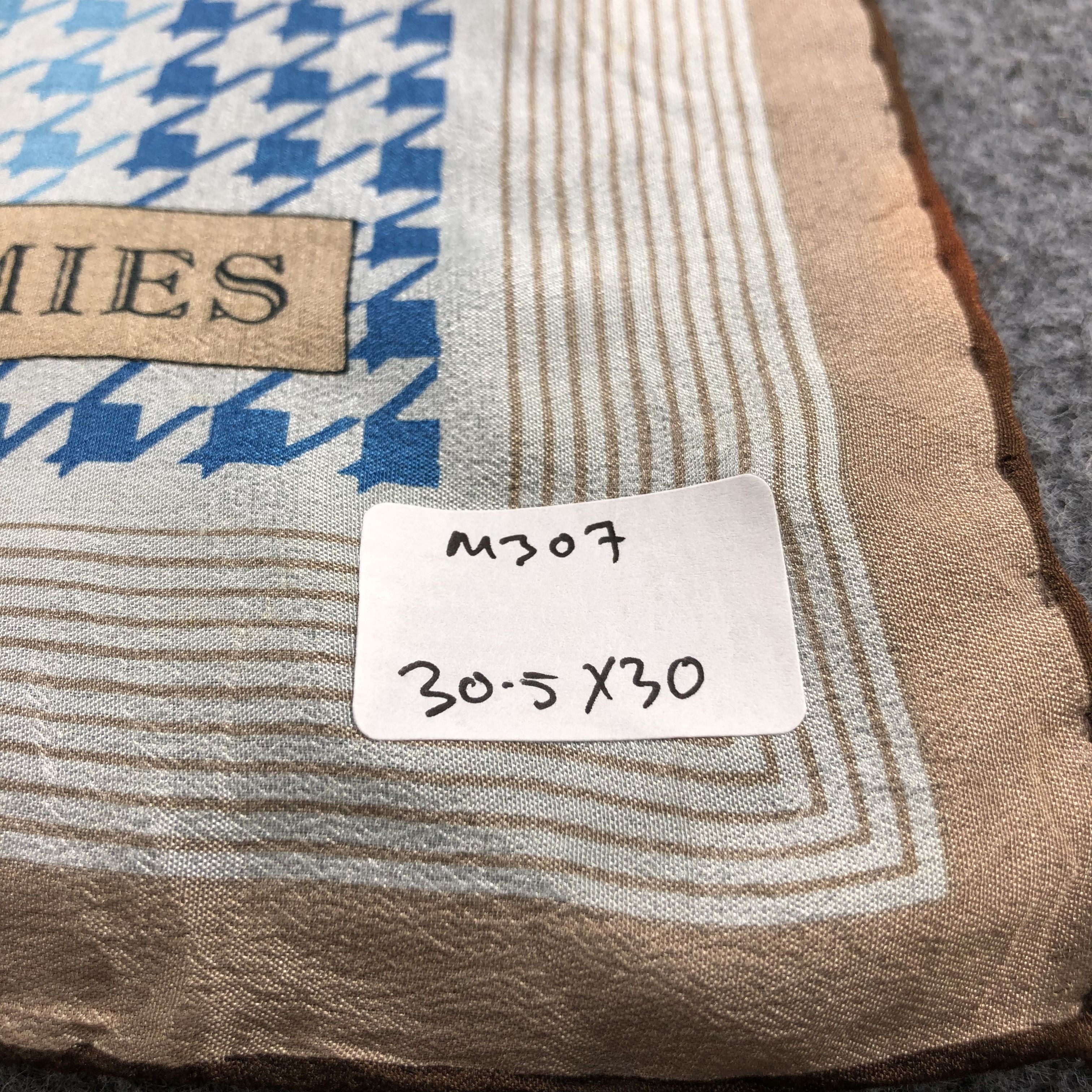 Hardy Amies Vintage Hardy Amies Hounds Tooth Silk Scarf M307 Size ONE SIZE - 10 Thumbnail