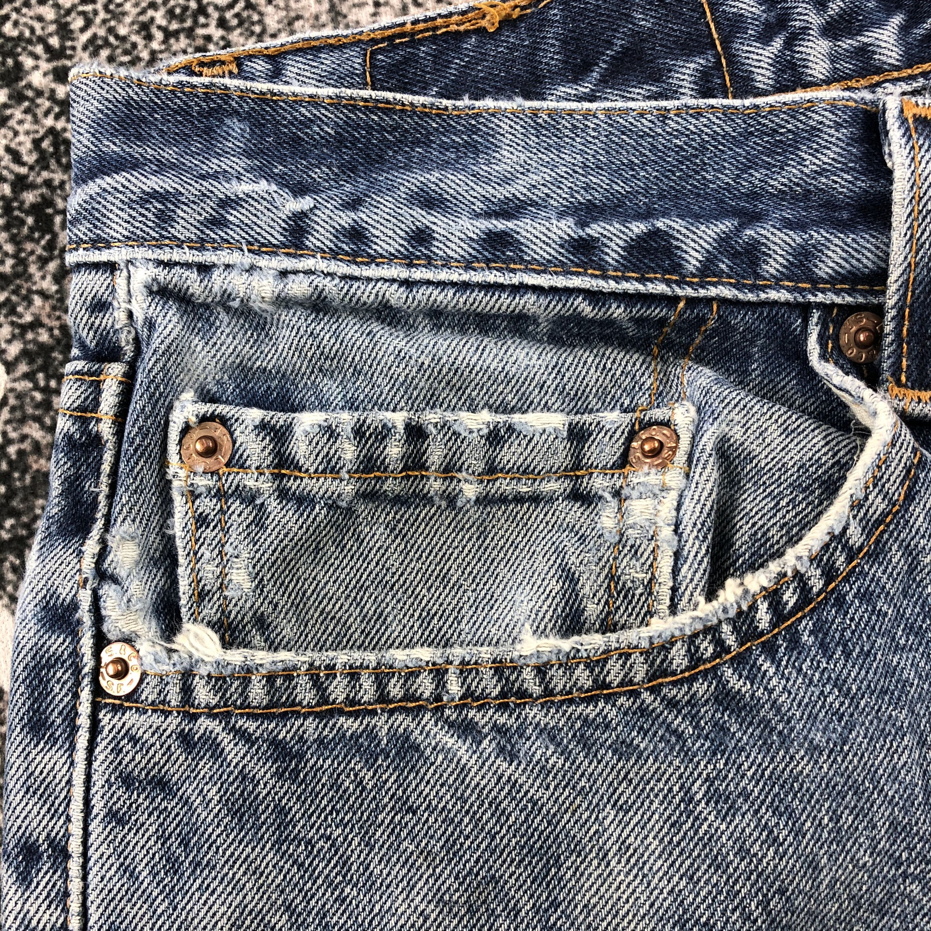 Levi's Vintage Levis 550 Jeans Distress Faded Blue Denim KJ865 Size US 31 - 11 Thumbnail