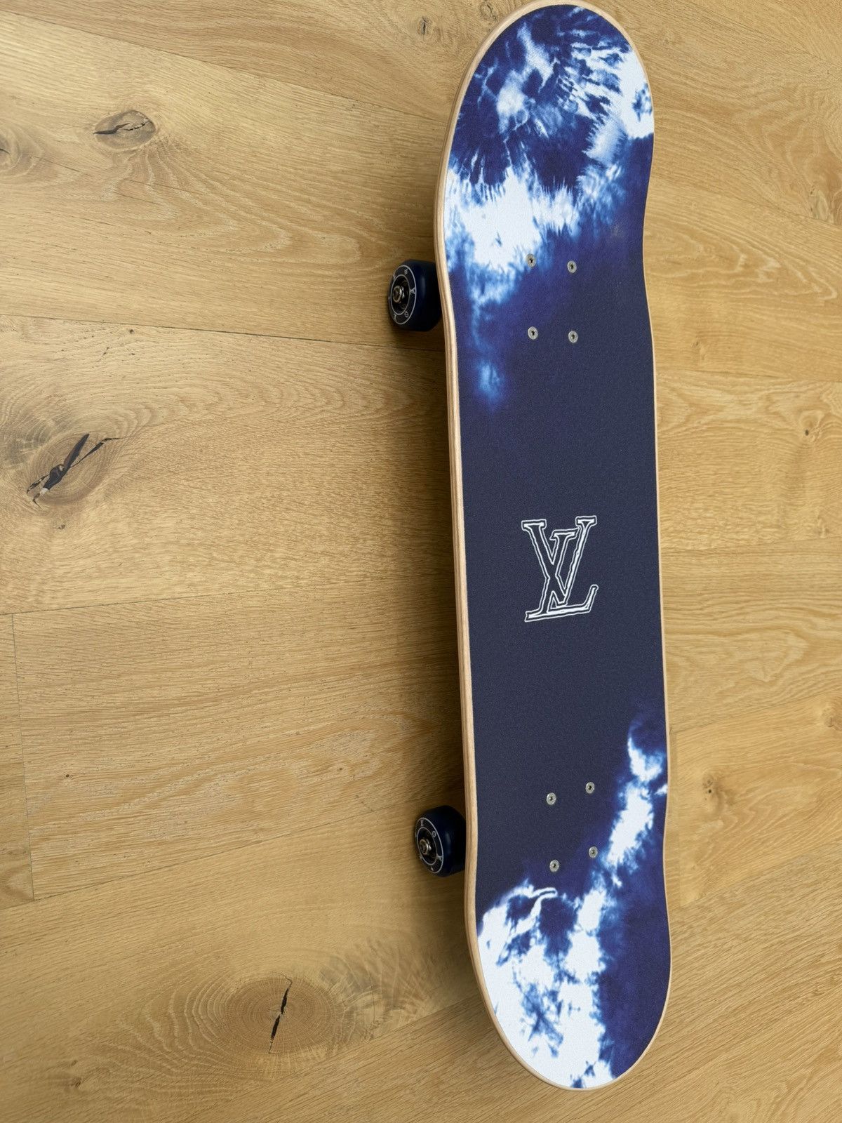 Louis Vuitton Louis Vuitton blue monogram bandana wood skateboard Size ONE SIZE - 10 Thumbnail