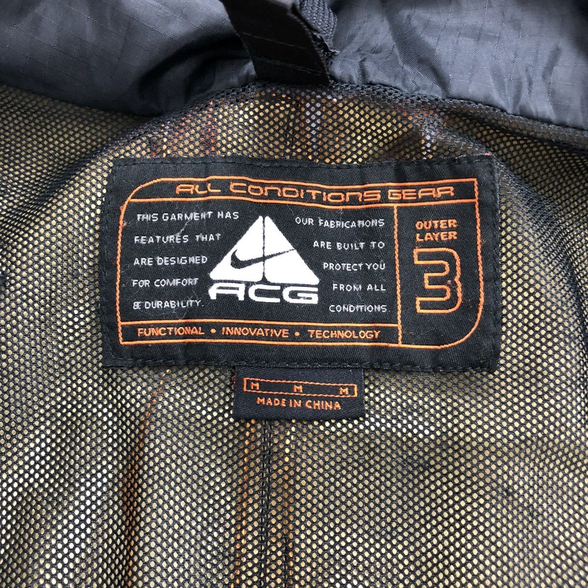 Nike Vtg Nike ACG 00s Lungs Era Waterproof Storm Fit Tech Jacket Size US M / EU 48-50 / 2 - 12 Thumbnail