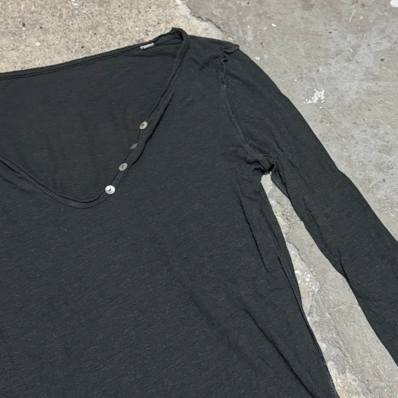 Other Cashmere thin v-neck buttons avant garde long sleeve top Size S / US 4 / IT 40 - 4 Thumbnail