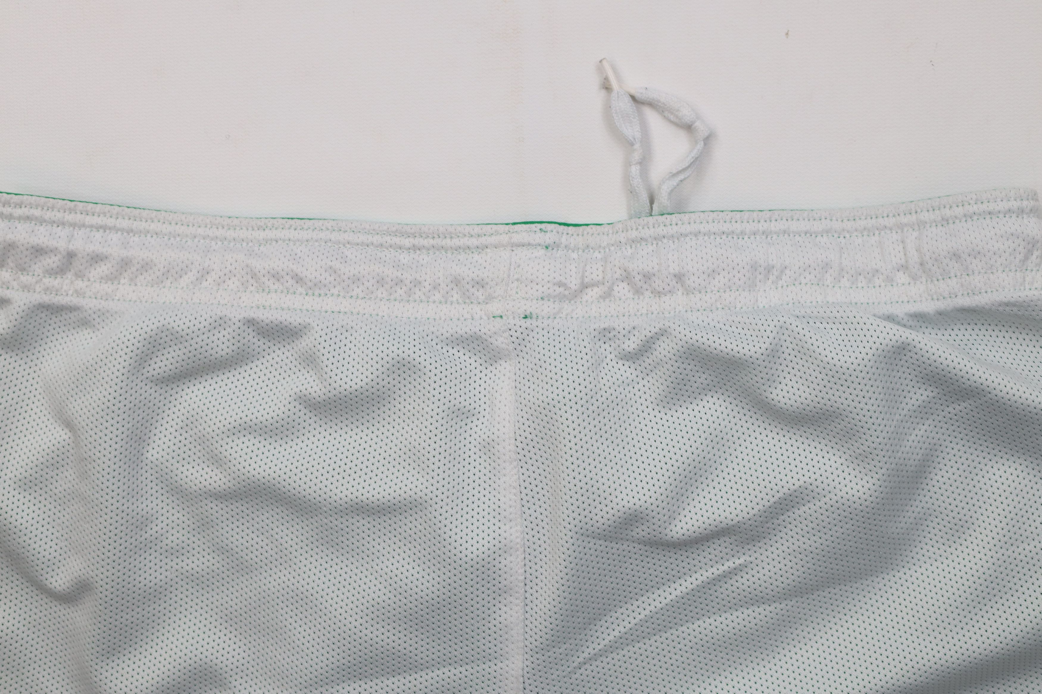 Nike Vintage Nike Swoosh Reversible Soccer Shorts Green White Size 33" - 12 Thumbnail