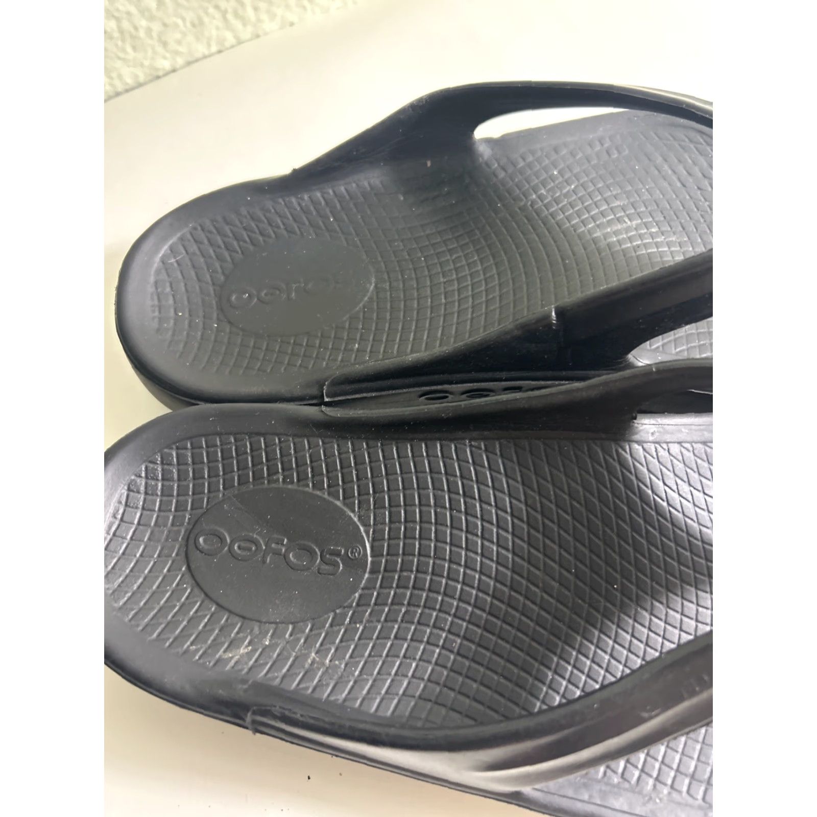 Vintage OOFOS Slides Thong Sandals Women 11 42 Black recovery UV logo? Size US 11 / IT 41 - 4 Thumbnail