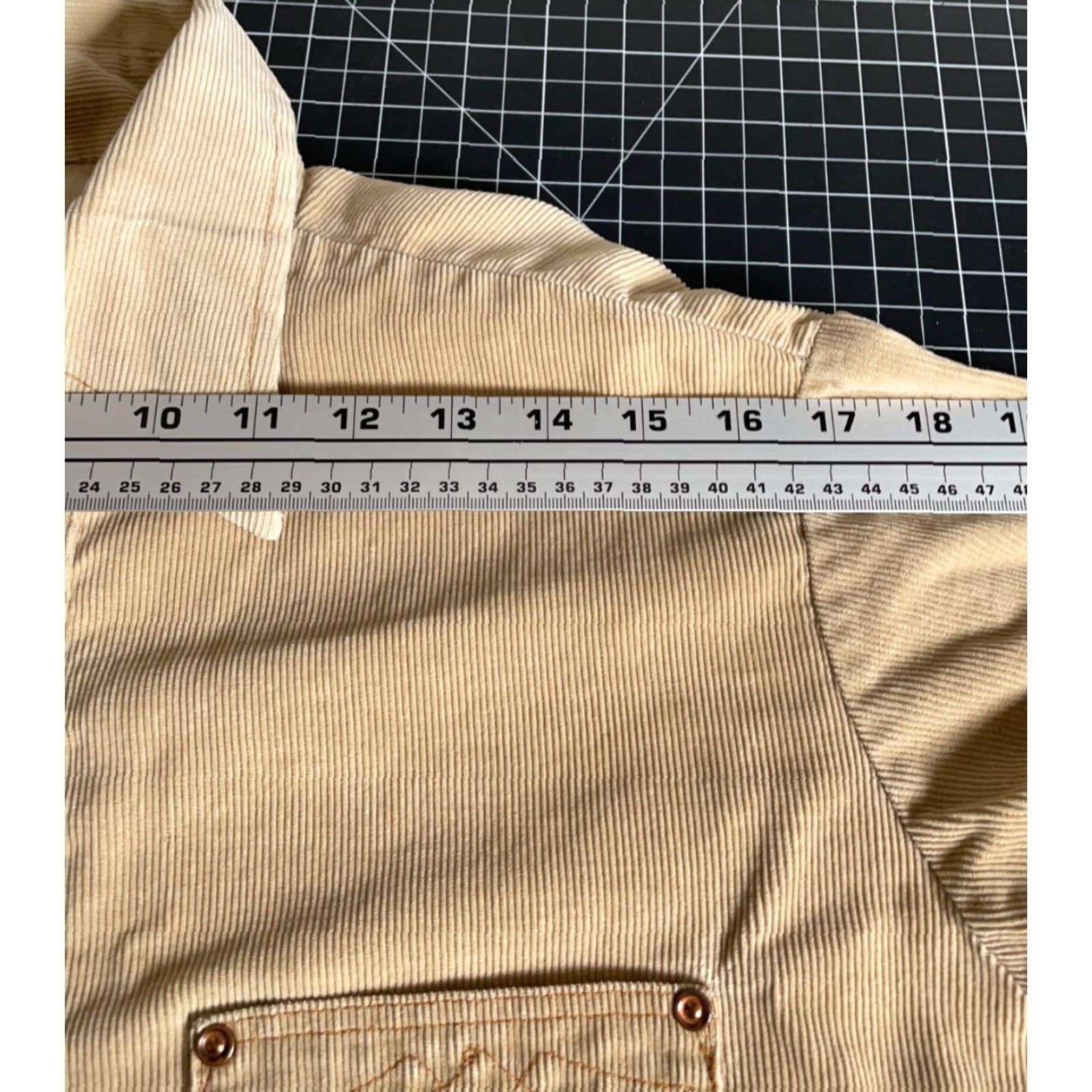 Wrangler VINTAGE Wrangler Corduroy Shirt Men Large Beige Snap Button Western 70s 80s Rockabilly Size US L / EU 52-54 / 3 - 6 Thumbnail