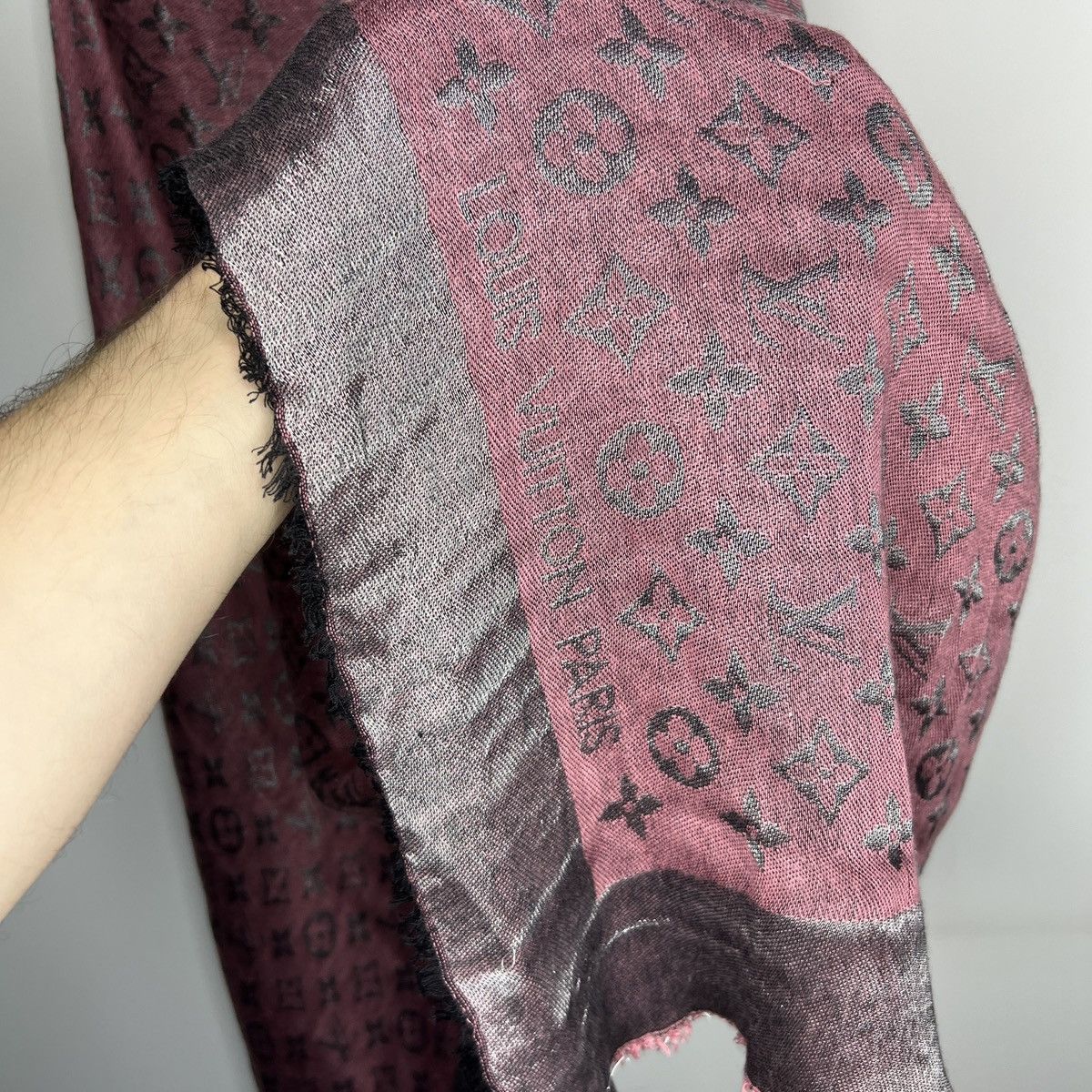 Louis Vuitton Louis Vuitton Scarf Silk Wool Metal Monogram Pattern LV Size ONE SIZE - 4 Thumbnail