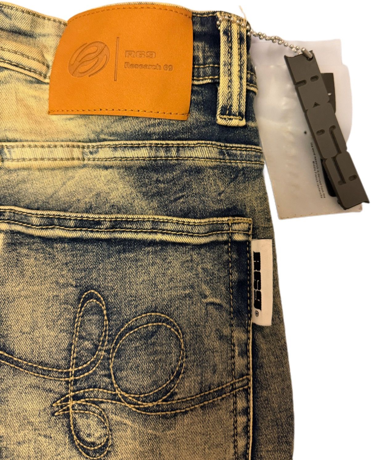 Other R69 vintage-style distressed jeans with heavy detailing Size US 31 - 4 Thumbnail