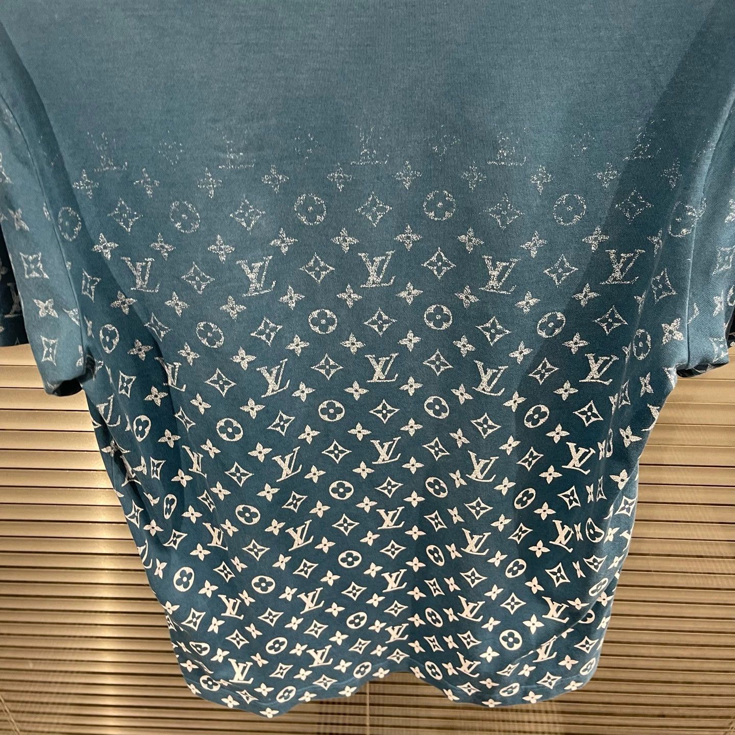 Louis Vuitton Louis Vuitton bestseller monogram gradient short tee S Size US S / EU 44-46 / 1 - 5 Thumbnail