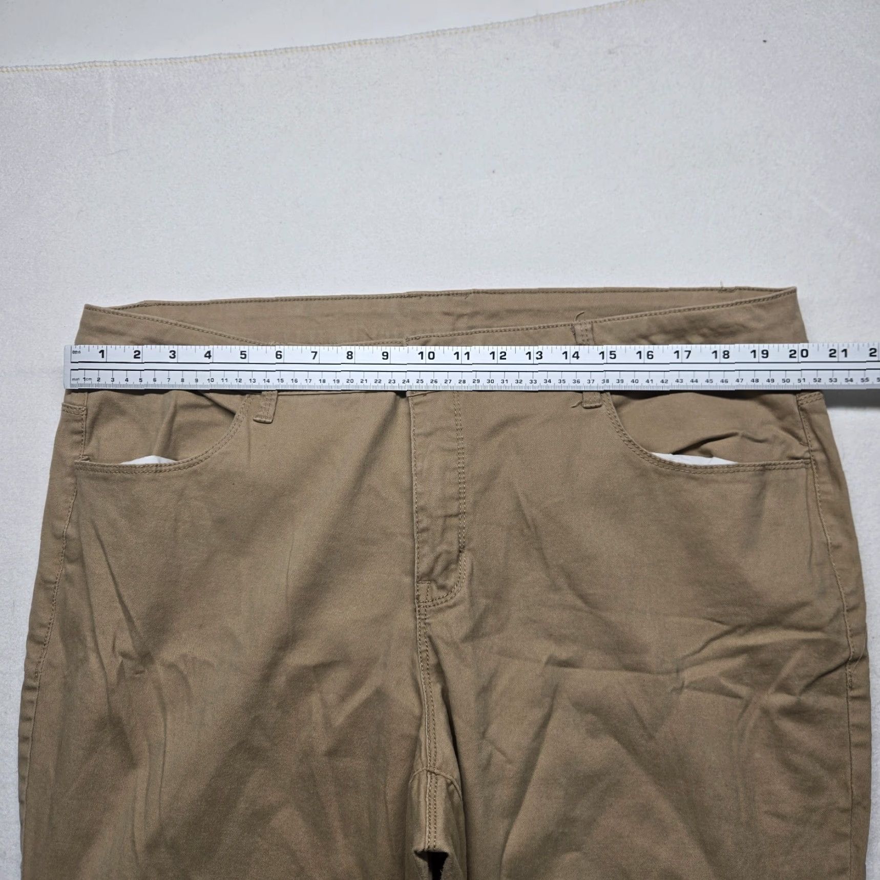 Faded Glory Faded Glory Women's Plus Size 22 Chino Capri Pants Beige Casual Summer Beach Size 40" / US 18 - 4 Thumbnail