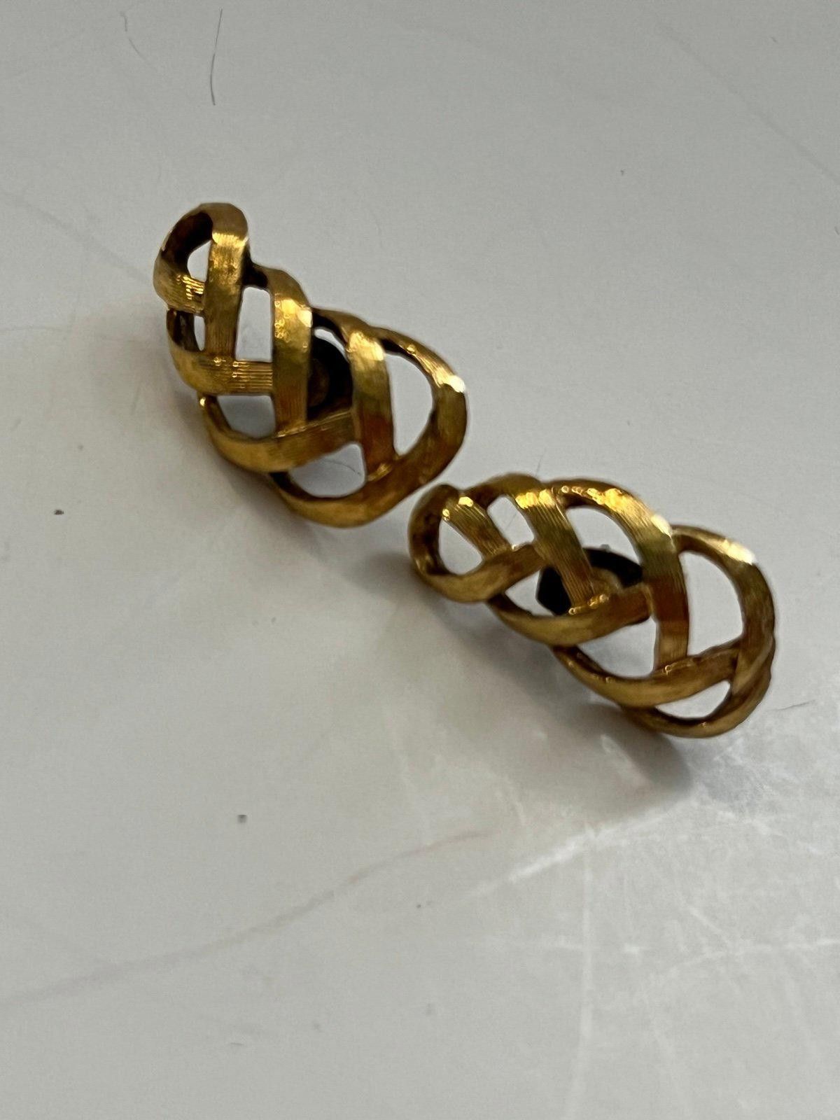 Other Vtg Avon gold-tone scroll woven interlocking earrings Size ONE SIZE - 1 Thumbnail