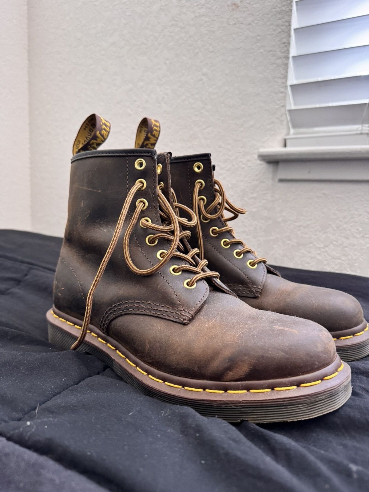 Dr. Martens 1460 CRAZY HORSE LEATHER LACE UP BOOTS Size US 7 / EU 40 - 3 Thumbnail