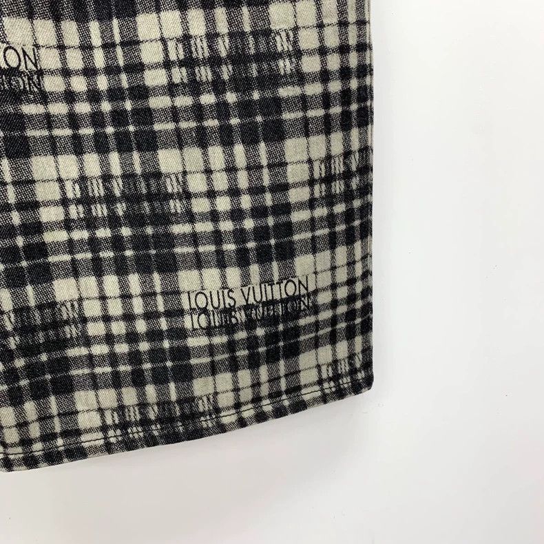 Louis Vuitton Louis Vuitton 23 cotton casual shorts with black plaid log Size US 29 - 4 Thumbnail