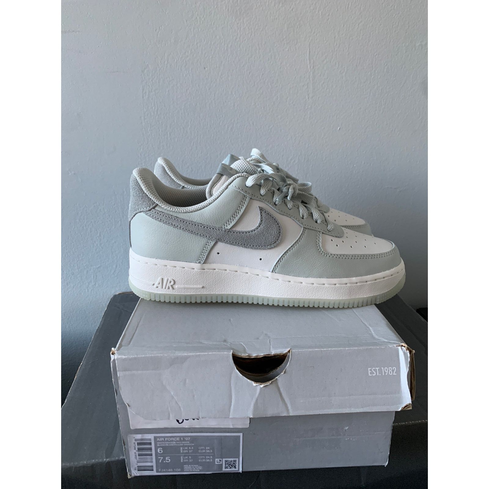 Nike Air Force 1 Light Silver Pumice Size 6 NEW SHIPS NOW