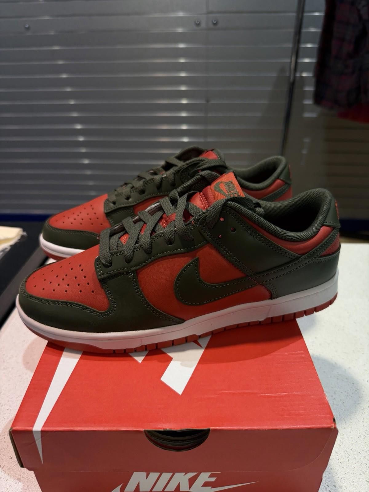 Nike Nike Dunk Low Cargo Khaki Mystic Red Men Size 8.5 Authentic Size US 8.5 / EU 41-42 - 6 Thumbnail