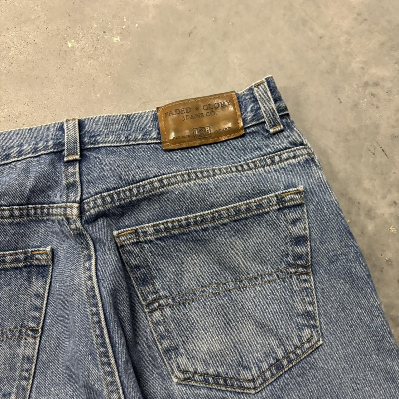 Japanese Brand × Vintage Crazy Vintage Y2K/2000s Medium Wash Essential Denim Jeans! Size US 32 / EU 48 - 7 Thumbnail