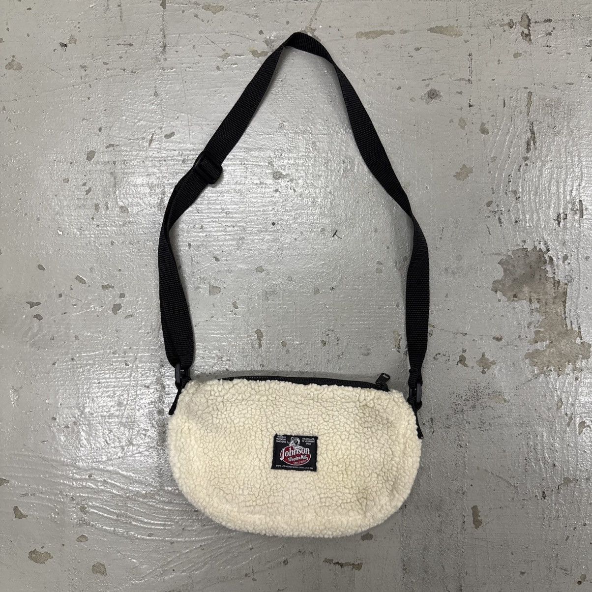 Johnson Woolen Mills JOHNSON WOOLEN MILLS HANDMADE SHERPA SLING BAG Size ONE SIZE - 1 Thumbnail