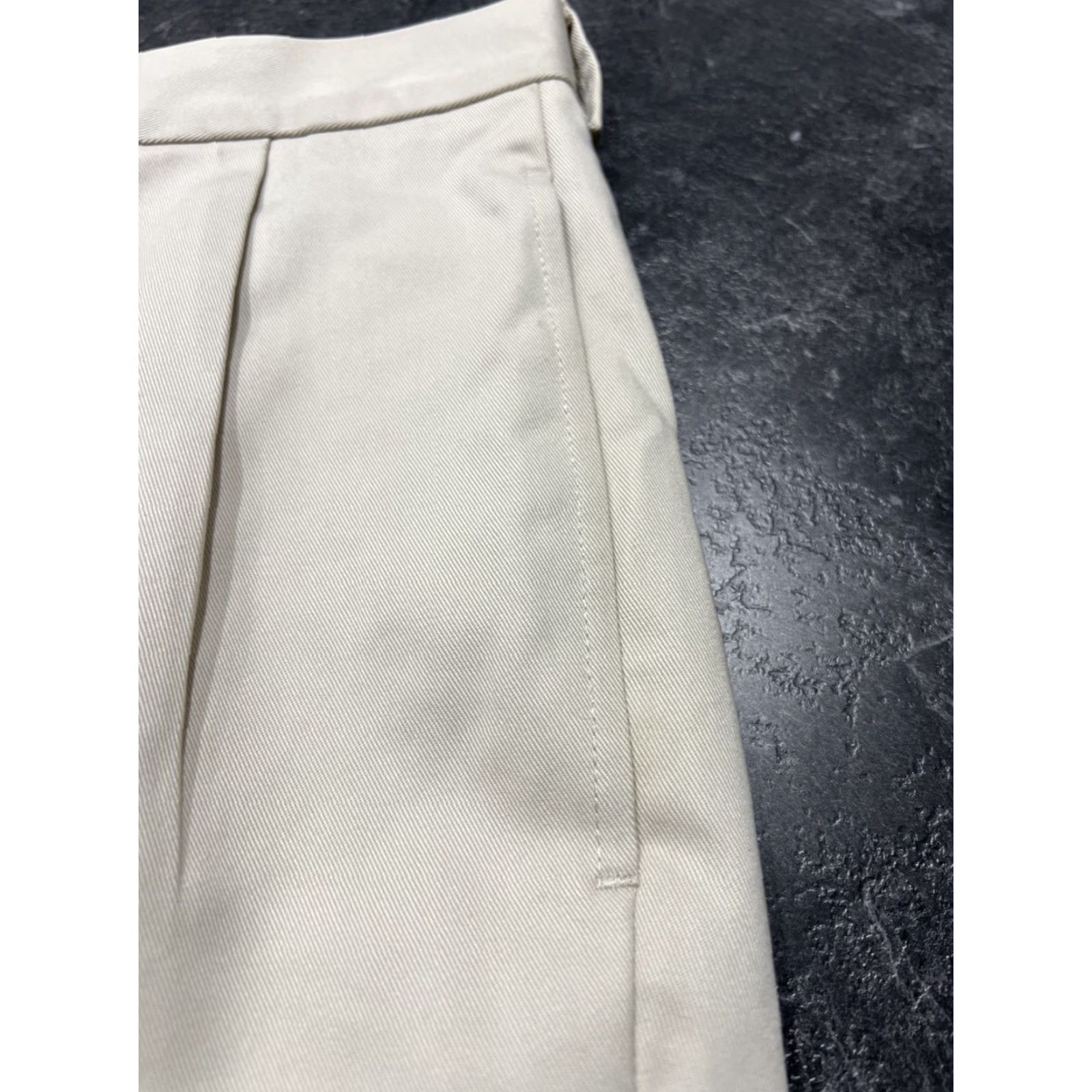 Brooks Brothers VINTAGE Brooks Brothers Chino Short Men 36 Beige Pleated Twill 2-Front Classic Preppy Average fit Casual/Business-Preppy Mens Shorts Size US 36 / EU 52 - 4 Thumbnail