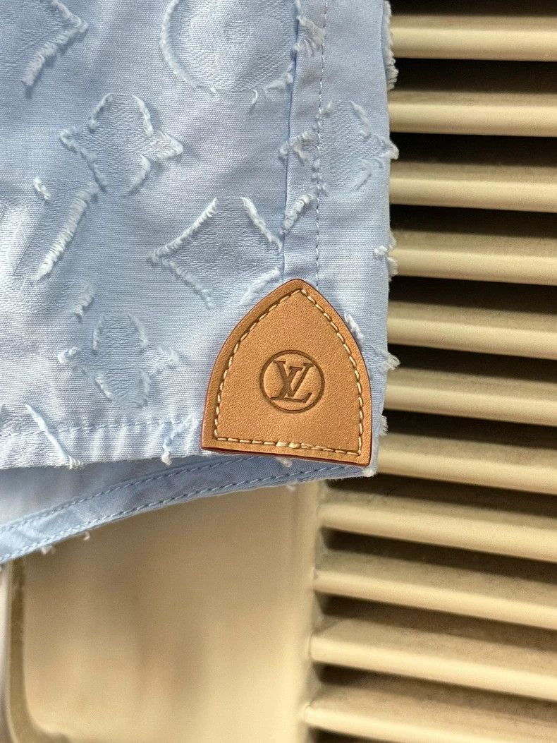 Louis Vuitton LOUIS VUITTON size 34 Blue embroidered shirt Size US S / EU 44-46 / 1 - 6 Thumbnail