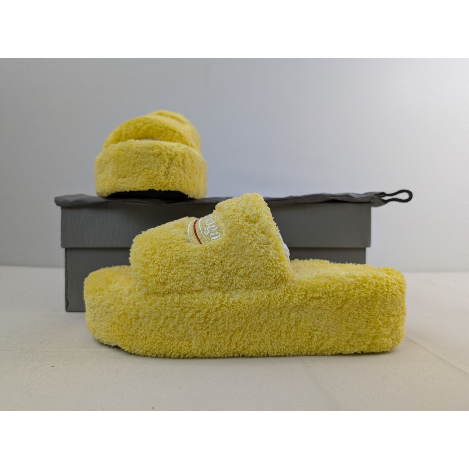 Balenciaga o1rshd1 Furry Platform Slides Slippers in Yellow/White/Red Size US 11 / IT 41 - 17 Thumbnail