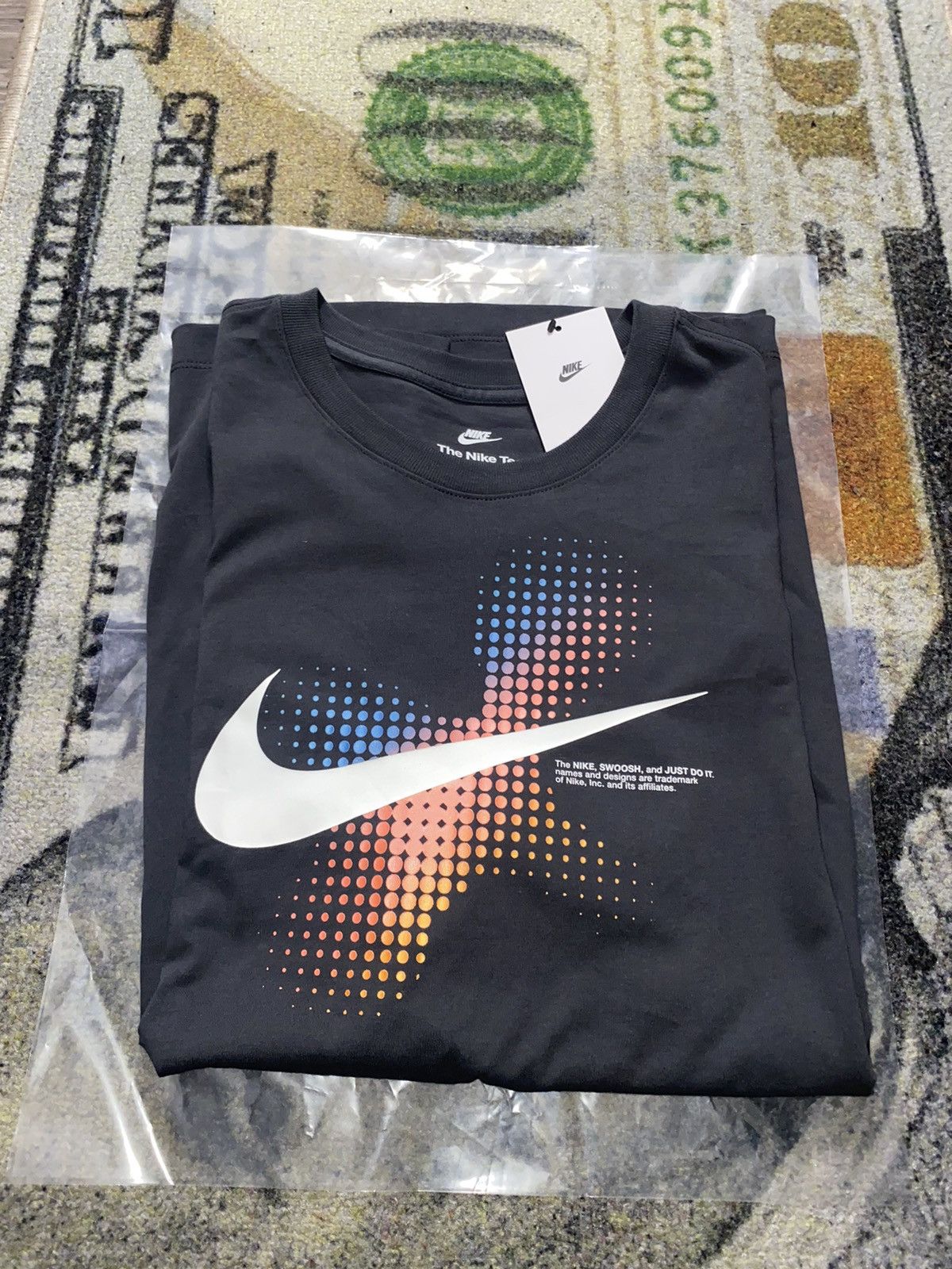 Nike Nike Sportswear Swoosh Dots Print Graphic Tee Size US M / EU 48-50 / 2 - 1 Thumbnail