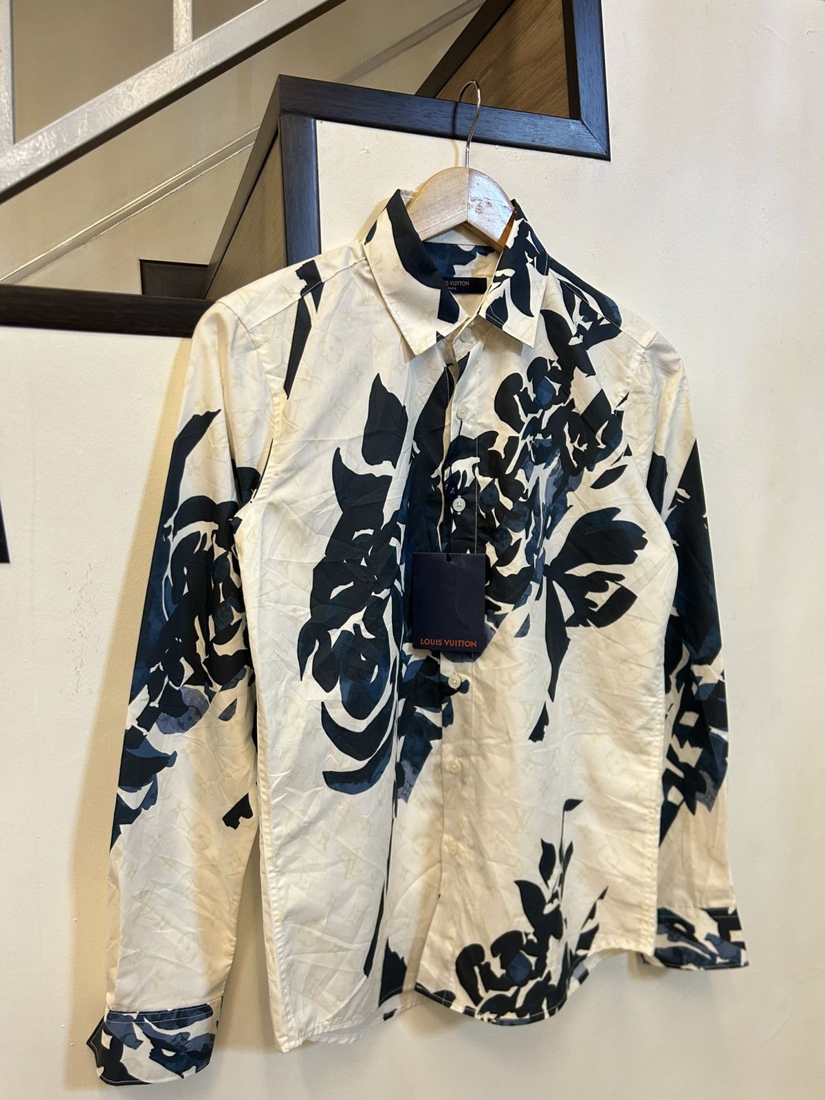 Louis Vuitton Louis Vuitton x Virgil Abloh Monogram Tapestry Floral Shirt Size US M / EU 48-50 / 2 - 4 Thumbnail