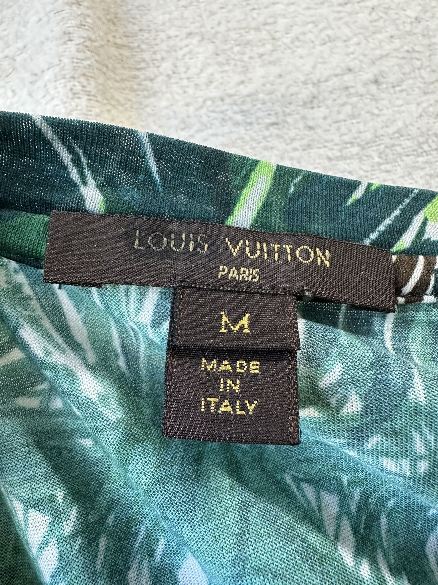 Louis Vuitton Louis Vuitton T-Shirt Jungle Theme Sequin Green Top Size M / US 6-8 / IT 42-44 - 9 Thumbnail