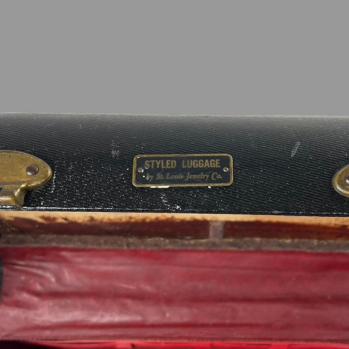 Vintage Vintage 1930s St. Louis jewelry leather luggage Size ONE SIZE - 9 Thumbnail