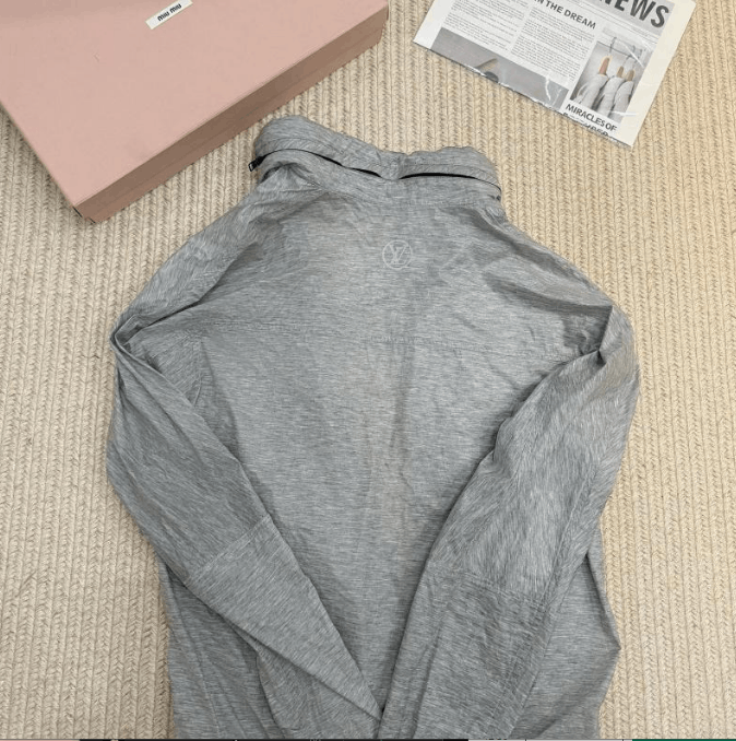 Louis Vuitton Louis Vuitton Zip-up Hooded Long Sleeve Jacket 54EU Size US M / EU 48-50 / 2 - 2 Thumbnail