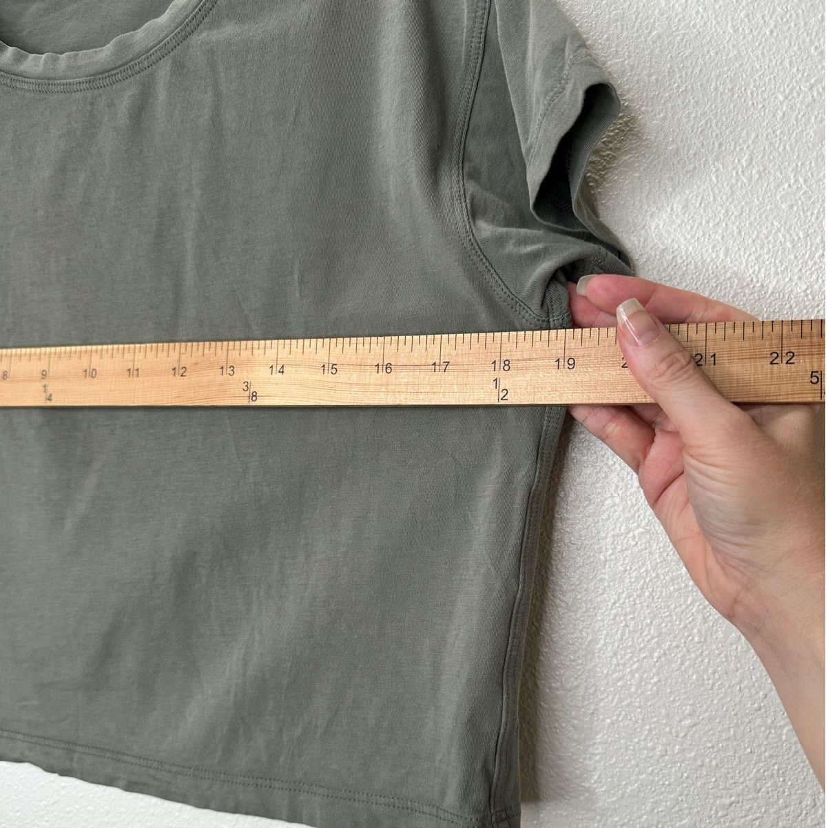Lululemon Lululemon Dusty Green Round Neck Short Sleeve Crop Tee 6 Size M / US 6-8 / IT 42-44 - 5 Thumbnail