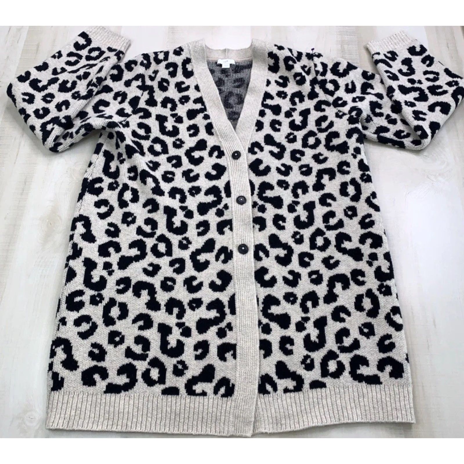 J. Jill J. Jill Cheetah Print V Neck Button Front Cardigan Sweater Medium Womens Knit Size M / US 6-8 / IT 42-44 - 2 Thumbnail
