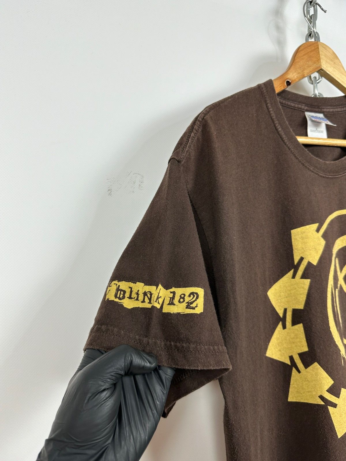 Band Tees Vintage Blink 182 Brown Band T-Shirt Size US L / EU 52-54 / 3 - 5 Thumbnail