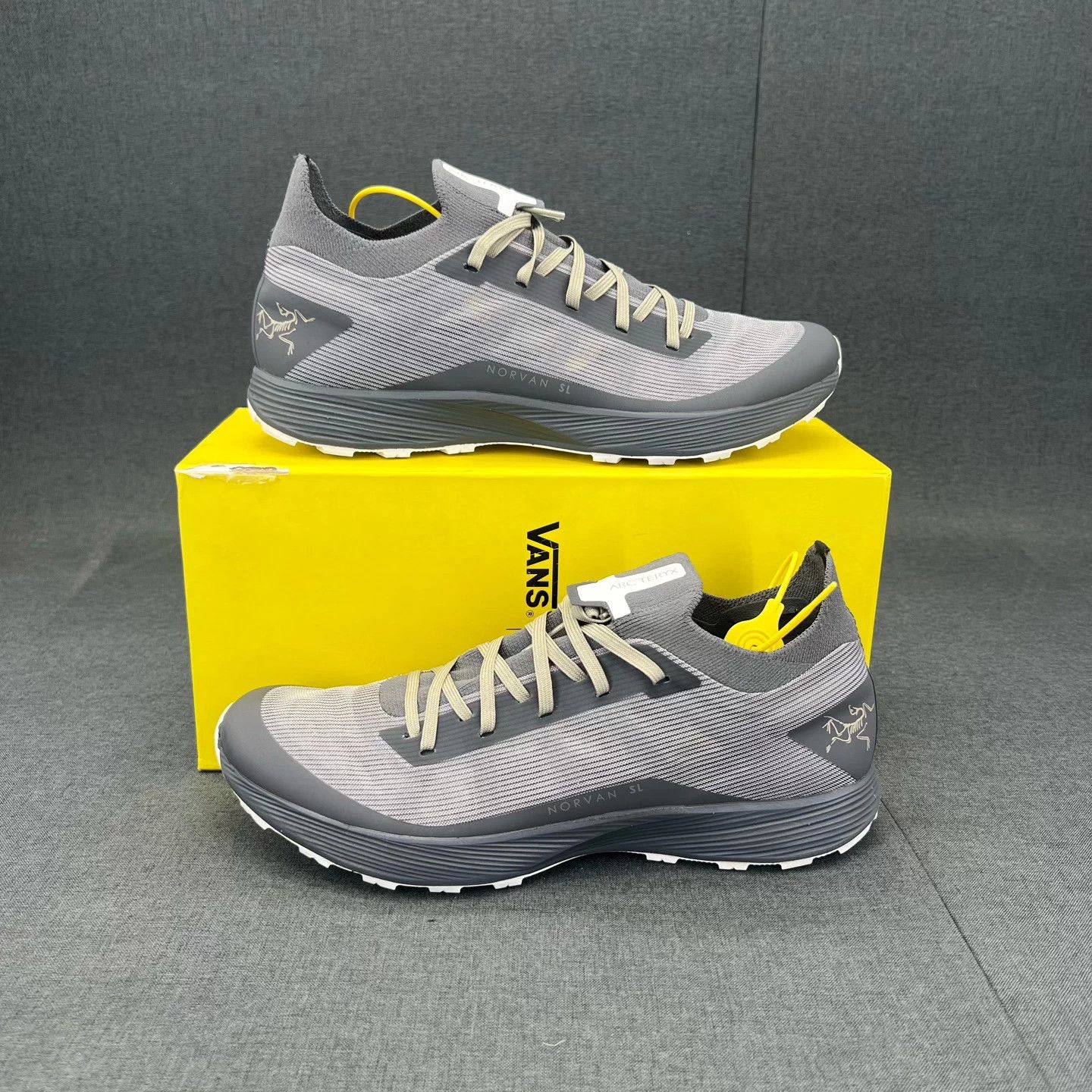 Arc'teryx Arc'teryx Norvan SL 3 Gray Size 42.5 Worn once Size US 9.5 / EU 42-43 - 2 Thumbnail