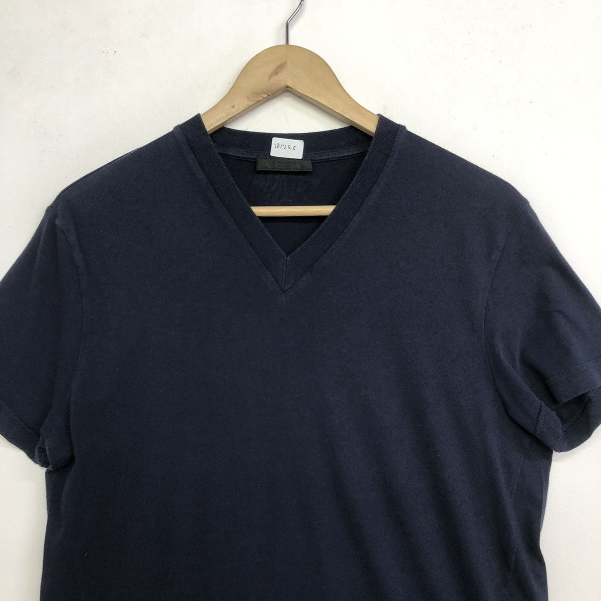 Prada Prada V Neck Plain T-shirt Size US S / EU 44-46 / 1 - 3 Thumbnail